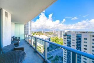 Condo w Breathtaking Views & Top Amenities - Hollywood - 0