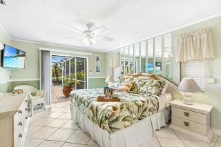 Villa Aqua Sonne Oasis - Remodeled gulf-access pool home w/Southern exposure - SWFL Rentals - 3