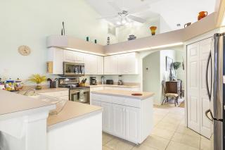 Spacious gulf-access heated-pool home with spa & boat lift - Villa Ashlyn - Cape Coral - 4