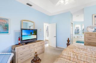 Spacious gulf-access heated-pool home with spa & boat lift - Villa Ashlyn - Cape Coral - 3