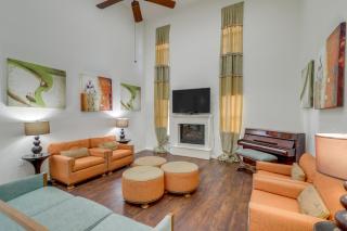 Pool Table & Patio w/ Bar: Spacious Houston Gem! - 6