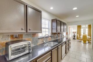 Pool Table & Patio w/ Bar: Spacious Houston Gem! - 3