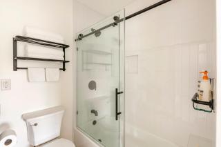 Stylish Gated Retreat in East Hollywood with Parking - Los Angeles - 6