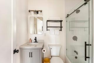 Stylish Gated Retreat in East Hollywood with Parking - Los Angeles - 7