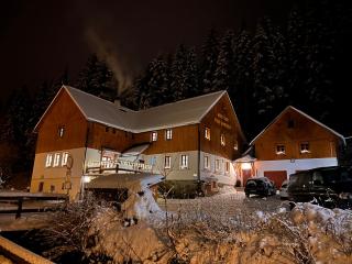 Hotýlek pod smrkem - 0