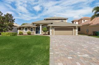 Luxury 2-story gulf-access home with electric-heated pool & beautiful lanai - Villa Dasha - Cape Coral - 7