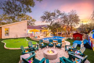Sleeps 18 Basketball Court Heated Pool Games - 0