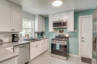 Home Less Than 1 Mi to Gulfport Beach Remote Work Friendly - Gulfport - 2