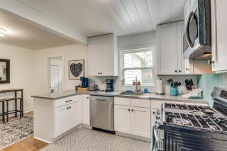Home Less Than 1 Mi to Gulfport Beach Remote Work Friendly - Gulfport - 1