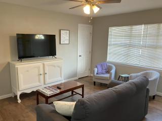 The Purple House - Cozy Near TSU - Stephenville - 8