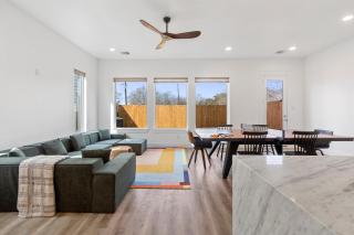 Spacious, modern home with loft, 15 minutes from Downtown Houston - 0