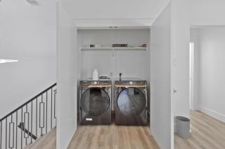 Spacious, modern home with loft, 15 minutes from Downtown Houston - 8