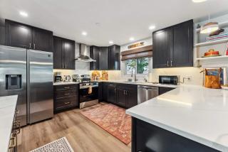 3BR Home with Scenic Views and Sauna - 8