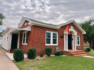 Abbott Retreat- 4min walk to TTU & 2 king beds - Lubbock - 2