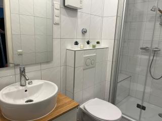 Modern and Central for up to 4 guests - - 1