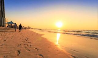 Stylish 1BR Walk to Beach - 6
