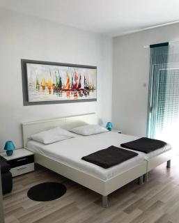 Apartments Benic 2 - 5