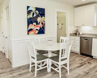 Adjacent 3rd Floor Trio, 301 King, 302 Queen, & 303 Queen - Surf City - 3