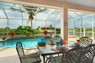 Tommy Bahama-style electric-heated pool home on Gulf-access canal - Villa Ellis - Cape Coral - 0
