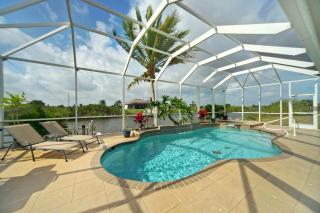 Tommy Bahama-style electric-heated pool home on Gulf-access canal - Villa Ellis - Cape Coral - 9