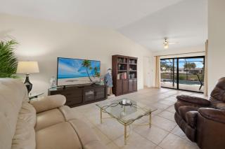 Solar-heated pool home on gulf-access canal with great views - Villa Delieta - Cape Coral - 4