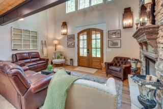 Luxurious Clarkesville Cabin with Decks and Fire Pit - Clarkesville - 6