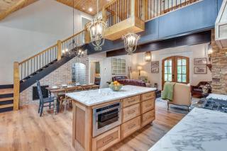 Luxurious Clarkesville Cabin with Decks and Fire Pit - Clarkesville - 2