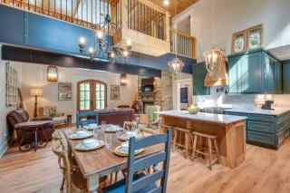 Luxurious Clarkesville Cabin with Decks and Fire Pit - Clarkesville - 1