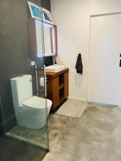 Spacious and modern - 9