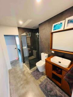 Spacious and modern - 8