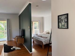 The Roadway Retreat - Wyee - 2