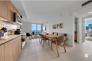 Upscale 3BR Escape with Downtown & Water Views - Miami - 5