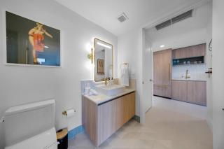 Upscale 3-BD Condo in Downtown Miami - 4