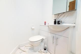 Stunning City Centre Apartment - 4