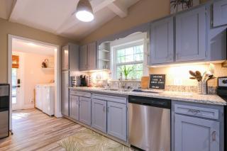 Adorable Beach Cottage with Hot Tub and Tropical Bar! - Chesapeake Beach - 1