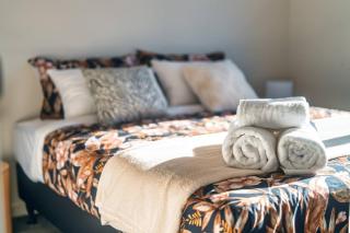 Spacious Serenity near Westfield Mall 6BR - Christchurch - 5