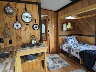Cozy Beachfront Cabin at Woodside Farm - Sooke - 4