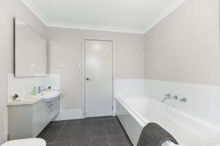 Spacious place to live in the dream of Schofields - Riverstone - 9