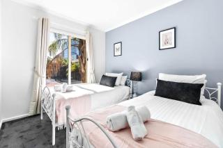 Urban Luxe Retreat Spacious 3BR Haven in Adelaide CBD - Adelaide - 3