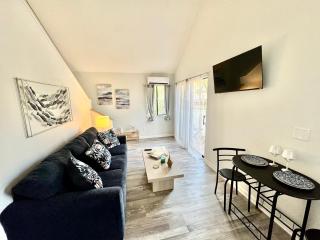 Modern Coastal Retreat Near the Beach and Golf - Sleeps 4 - Edisto Beach - 0