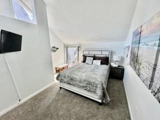 Modern Coastal Retreat Near the Beach and Golf - Sleeps 4 - 7