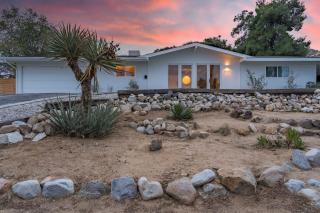 Desert Gold Mid Century Spa Bocce & Firepit - Yucca Valley - 4