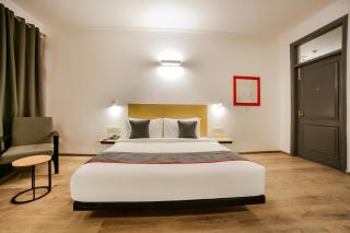 Townhouse 330 DLF Phase-2 Near Leisure Valley Park - Gurgaon - 1