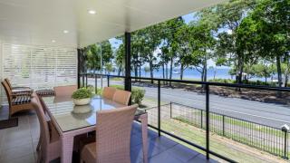 Waterfront Retreat with room for a boat - Welsby Pde, Bongaree - 2