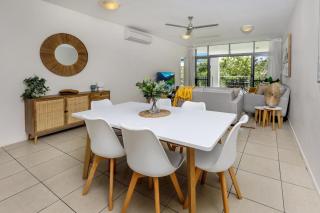 Central 2-Bed Apartment Near Attractions & Dining - Cairns - 0