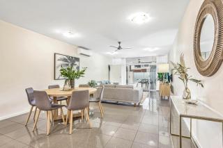 City Centre 3-Bed Apartment with Pool Access - Cairns - 2