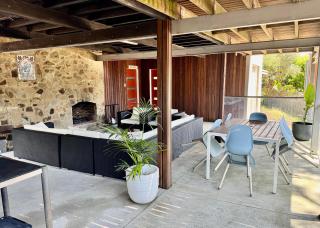 AMAZING location! 1 min stroll to Beach & Sea Views! - 7