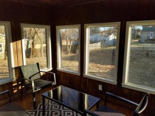 Cozy Waldo Hideaway - Kansas City - 2