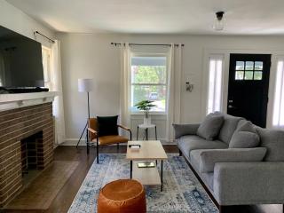 Charming Brookside Bungalow - Kansas City - 0