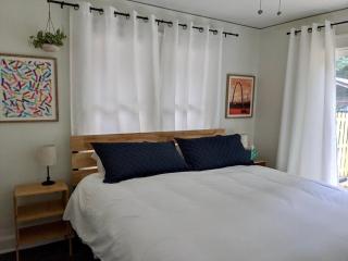 Charming Brookside Bungalow - Kansas City - 2